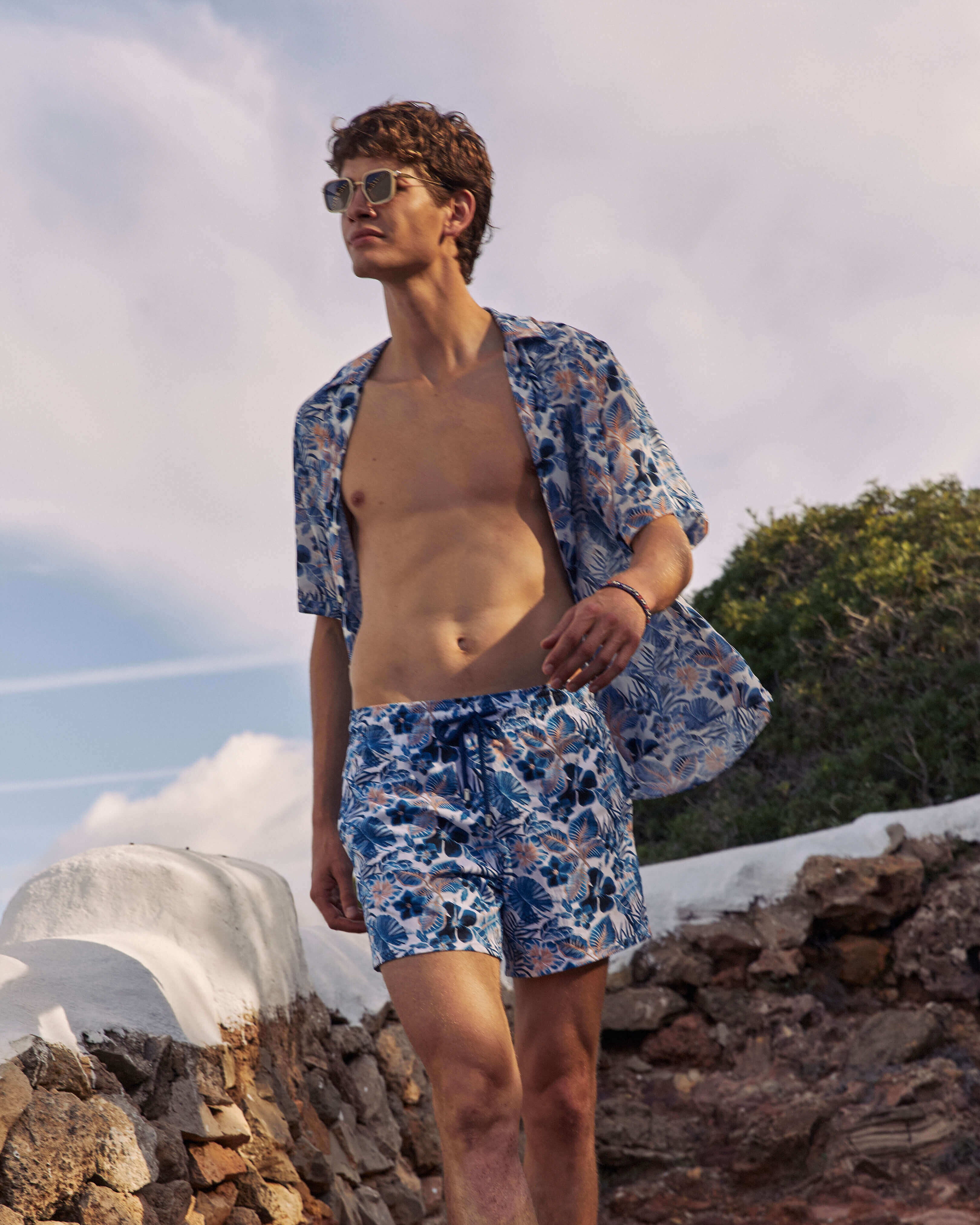 Stretch Short Swim Trunks Island Flowers - White / Vilebrequin For sale