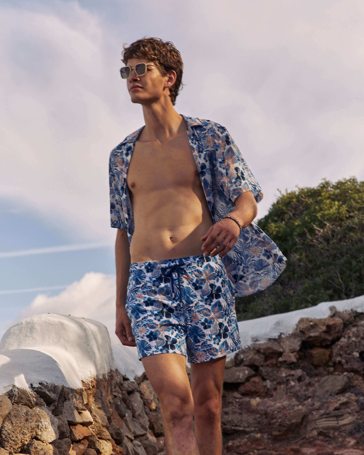 Stretch Short Swim Trunks Island Flowers - White / Vilebrequin For sale